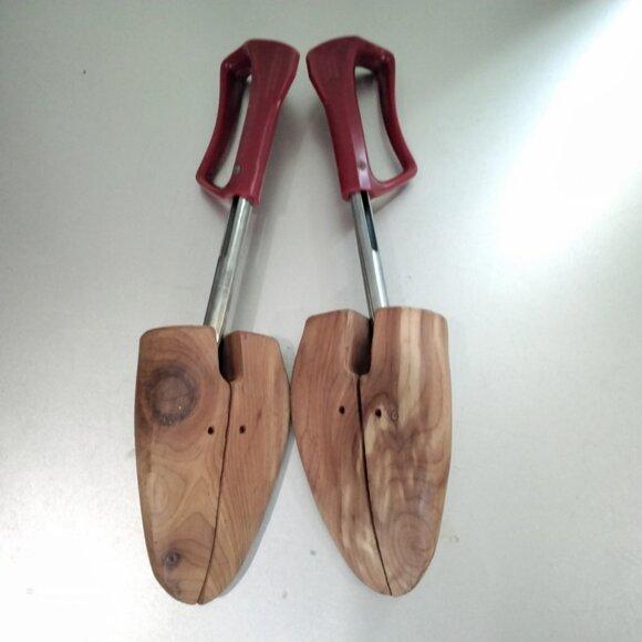 Vintage Two Adjustable Florsheim Woodard Cedar Shoe Trees Protects Leather GUC - Picture 2 of 2